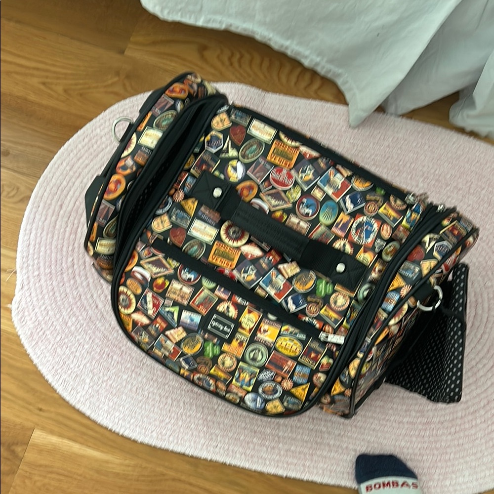 Stylish Travel Bag with Vintage Print